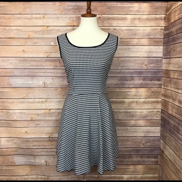Smoove Dresses & Skirts - Houndstooth Ponte Sleeveless Skater Dress Sz ML
